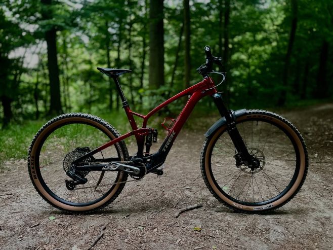 Zkusil/a si už pořádný e-bike na trailech? Za nás tyhle stroje mají určitě zelenou, jelikož nabízejí úplně odlišnou dimezi...
